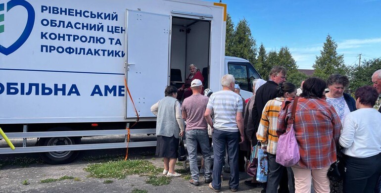 На Дубенщині розпочалося обстеження в межах проєкту «Медицина без барʼєрів»
